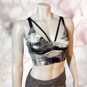 New Balance Evolve Strappy Plunge Sports Bra Size M